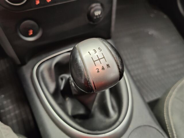 NISSAN Qashqai 2009 1,6 Acenta 5MT 4x2