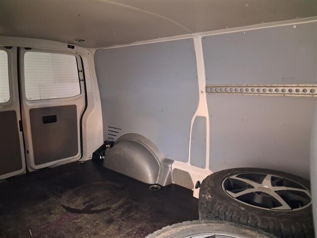 VOLKSWAGEN Transporter 2011 umpipakettiauto pitkä 2,0 TDI 75 kW Worker *SIS. ALV*