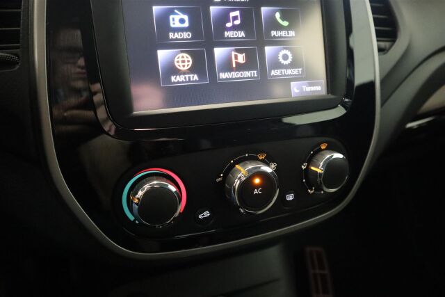 RENAULT Captur 2015 TCe 120 EDC-aut Navi Style