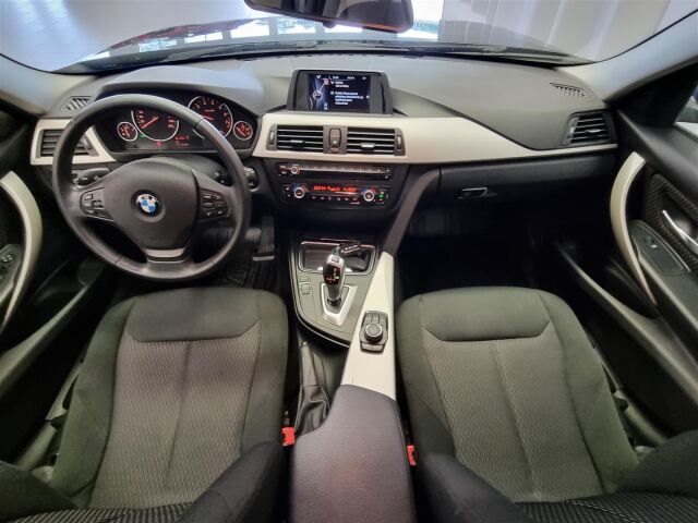 BMW 320 2015 F30 Sedan 320i TwinPower Turbo A Limited xDrive Edition / Suomi-auto / Vetokoukku / Lohkolämmitin