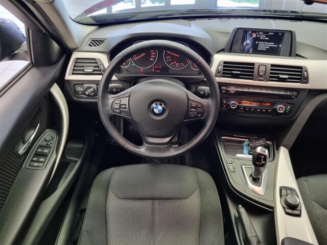 BMW 320 2015 F30 Sedan 320i TwinPower Turbo A Limited xDrive Edition / Suomi-auto / Vetokoukku / Lohkolämmitin