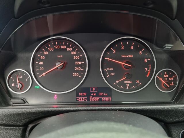 BMW 320 2015 F30 Sedan 320i TwinPower Turbo A Limited xDrive Edition / Suomi-auto / Vetokoukku / Lohkolämmitin