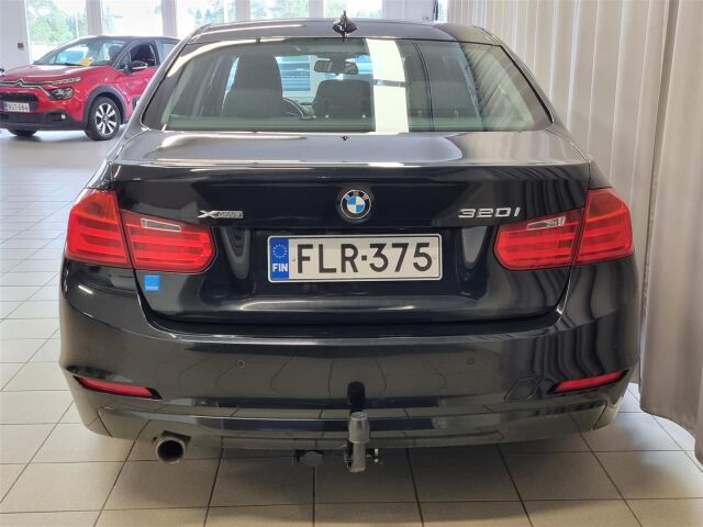 BMW 320 2015 F30 Sedan 320i TwinPower Turbo A Limited xDrive Edition / Suomi-auto / Vetokoukku / Lohkolämmitin
