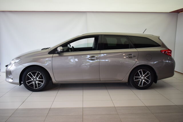 TOYOTA Auris 2015 Touring Sports 1,8 Hybrid Active Edition