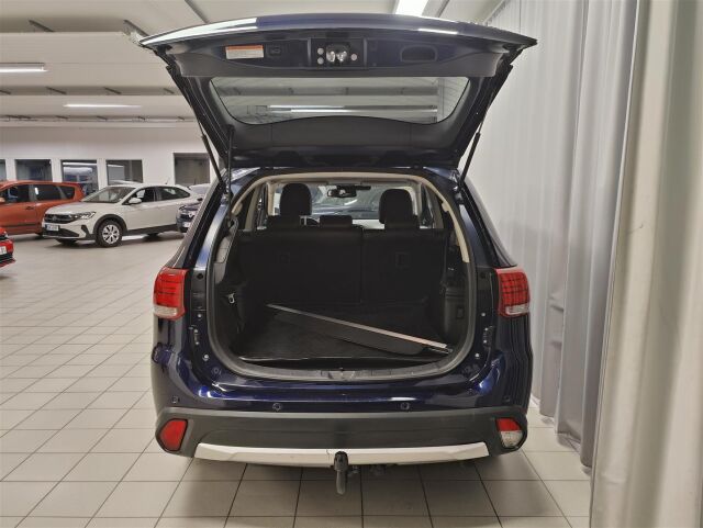 MITSUBISHI Outlander 2017 2,2 DI-D Instyle NAVI AT 4WD 7P