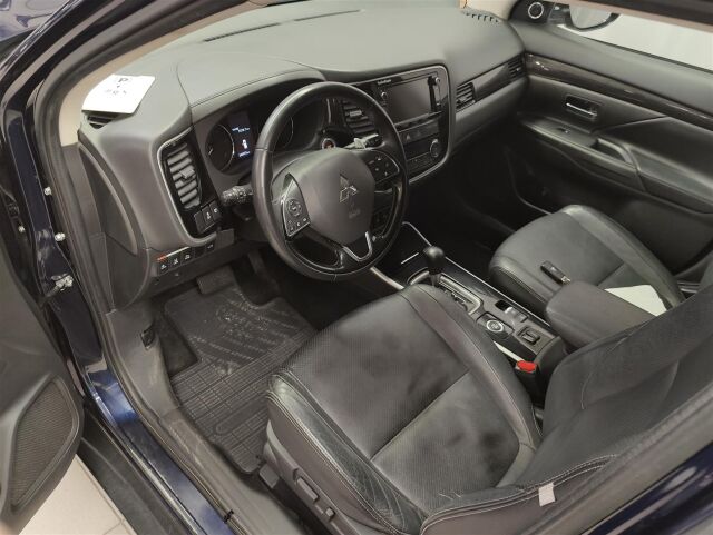MITSUBISHI Outlander 2017 2,2 DI-D Instyle NAVI AT 4WD 7P