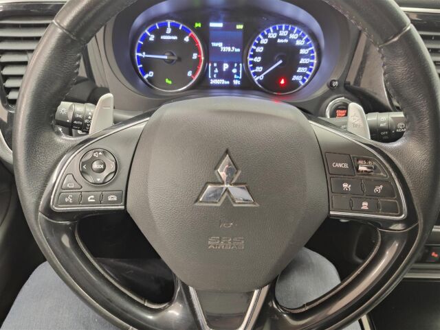 MITSUBISHI Outlander 2017 2,2 DI-D Instyle NAVI AT 4WD 7P