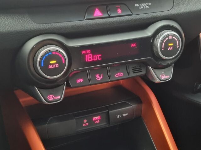 KIA Stonic 2018 1,0 T-GDI ISG 120hv TX EcoDynamics / Webasto / Koukku / Navi / P-Kamera