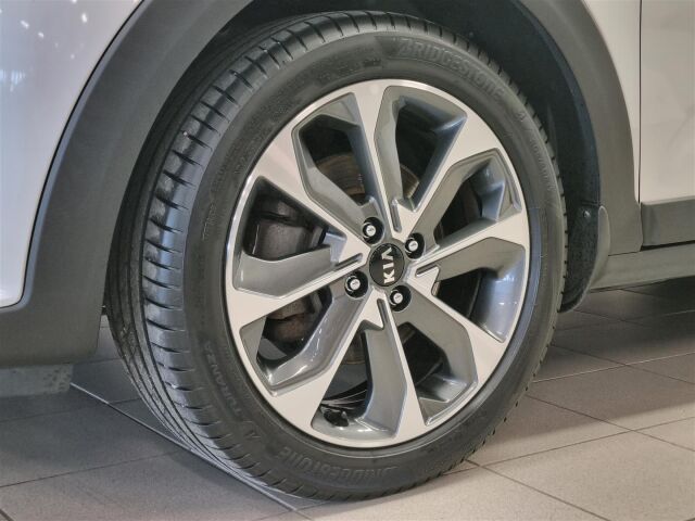 KIA Stonic 2018 1,0 T-GDI ISG 120hv TX EcoDynamics / Webasto / Koukku / Navi / P-Kamera