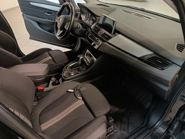 BMW 225 2018 F45 Active Tourer 225xe A Business**NELIKKO LATATTAVA HYBRIDI**