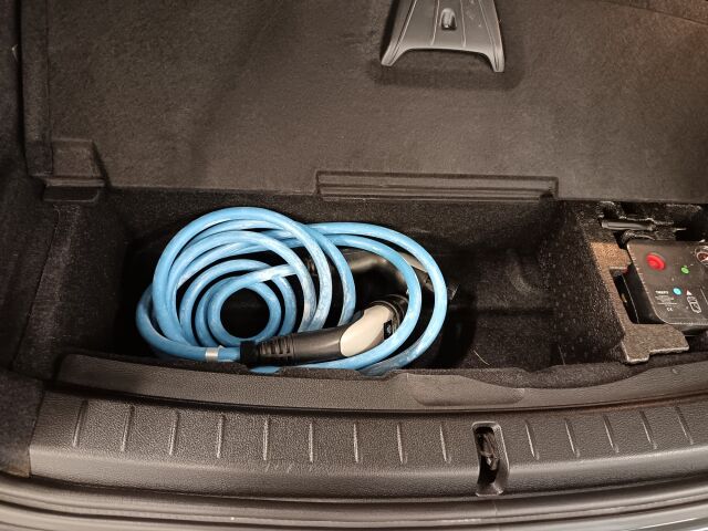 BMW 225 2018 F45 Active Tourer 225xe A Business**NELIKKO LATATTAVA HYBRIDI**