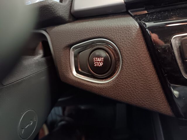 BMW 225 2018 F45 Active Tourer 225xe A Business**NELIKKO LATATTAVA HYBRIDI**