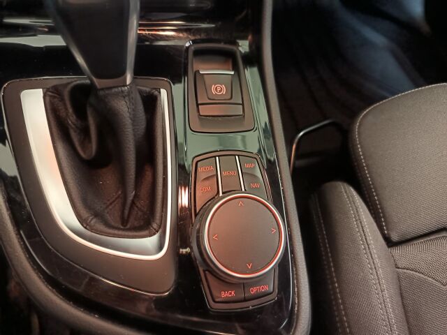 BMW 225 2018 F45 Active Tourer 225xe A Business**NELIKKO LATATTAVA HYBRIDI**