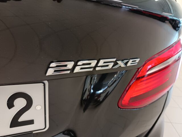 BMW 225 2018 F45 Active Tourer 225xe A Business**NELIKKO LATATTAVA HYBRIDI**