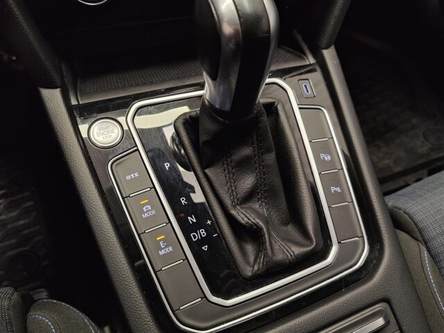 VOLKSWAGEN Passat 2019 Sedan GTE Plug-In Hybrid 160 kW DSG-automaatti