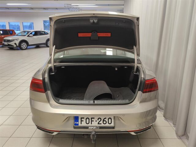 VOLKSWAGEN Passat 2019 Sedan GTE Plug-In Hybrid 160 kW DSG-automaatti