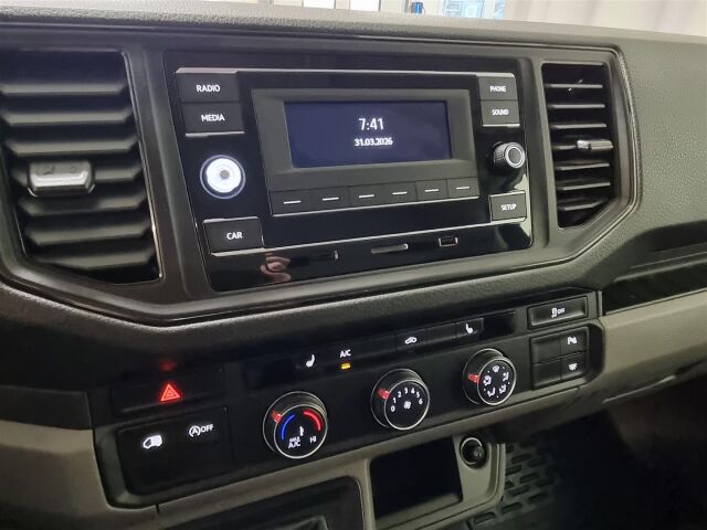 VOLKSWAGEN Crafter 35 2020 35 PRO -umpipakettiauto 2,0 TDI 103 kW 8at, 3640 / Koukku / Webasto / Tutkat