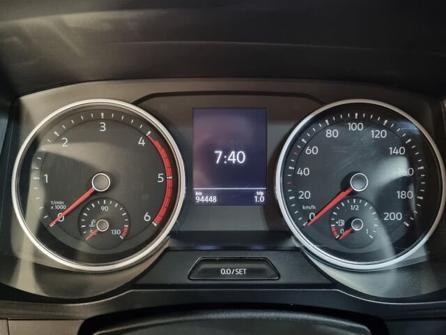 VOLKSWAGEN Crafter 35 2020 35 PRO -umpipakettiauto 2,0 TDI 103 kW 8at, 3640 / Koukku / Webasto / Tutkat