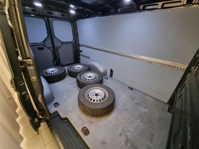 VOLKSWAGEN Crafter 35 2020 35 PRO -umpipakettiauto 2,0 TDI 103 kW 8at, 3640 / Koukku / Webasto / Tutkat