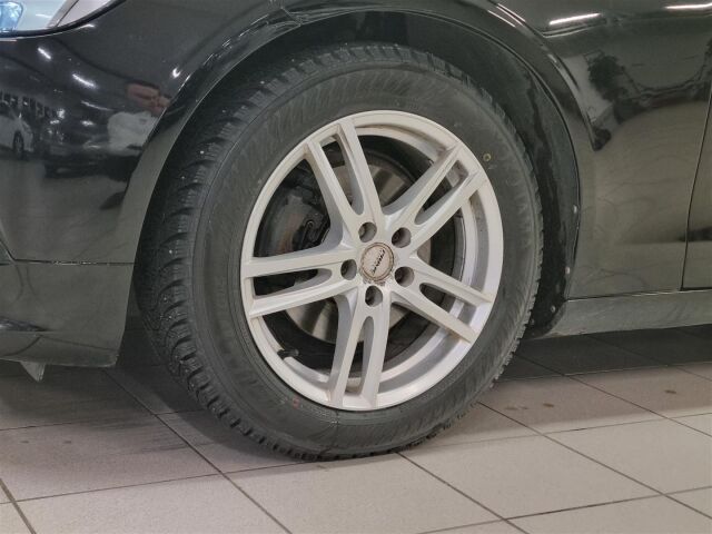 VOLVO V90 2017 D3 Momentum aut / ACC / Keyless / Tutka / Webasto