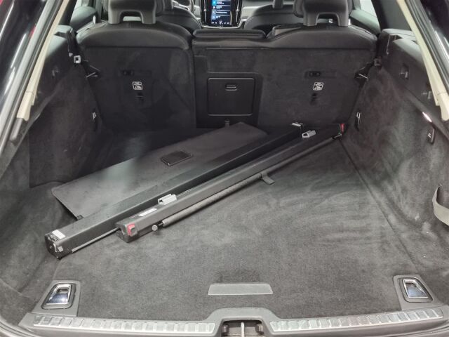 VOLVO V90 2017 D3 Momentum aut / ACC / Keyless / Tutka / Webasto