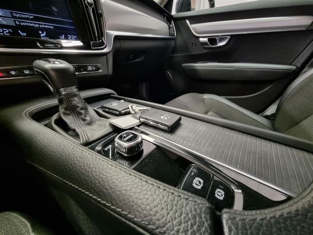 VOLVO V90 2017 D3 Momentum aut / ACC / Keyless / Tutka / Webasto