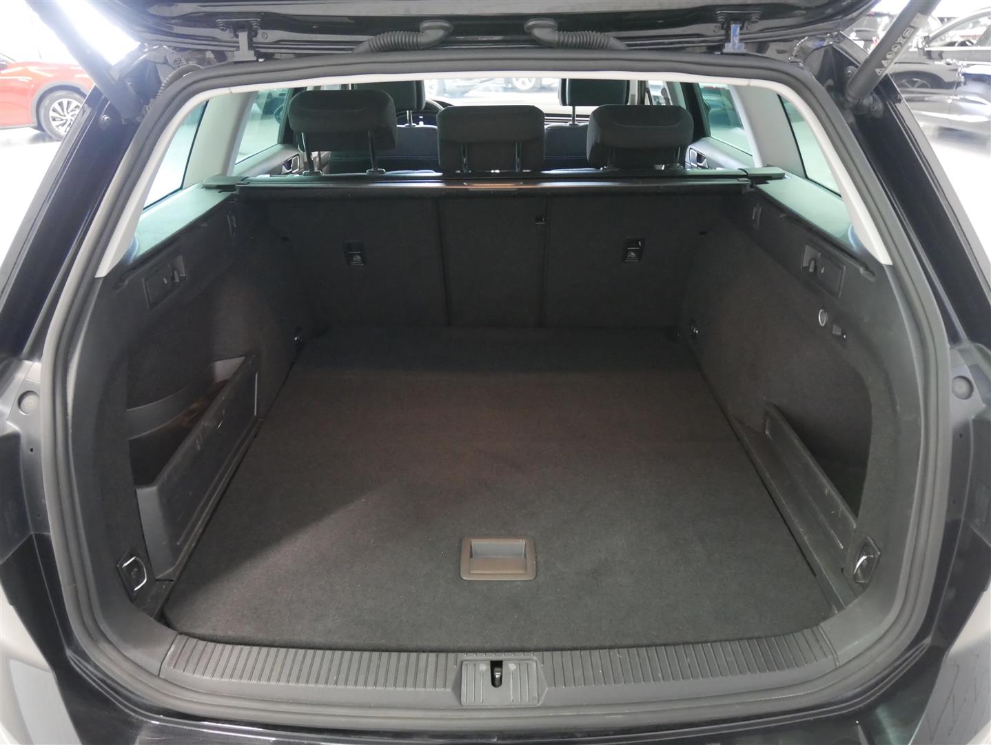 Volkswagen Passat 2022, bild 5/22