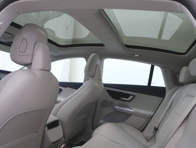 Mercedes-Benz EQE 2023 300