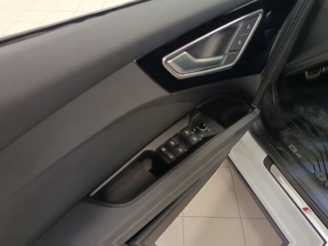 AUDI Q4 e-tron 2023 50 e-tron quattro Sportback**HÄVYTTÖMÄN HUIKEILLA VARUSTEILLA**