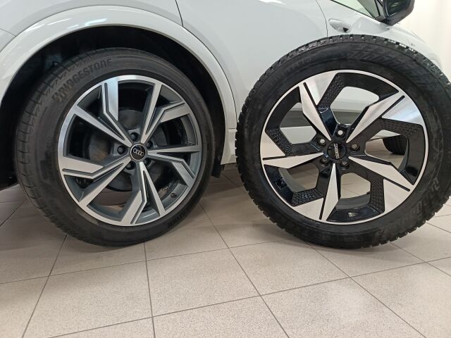 AUDI Q4 e-tron 2023 50 e-tron quattro Sportback**HÄVYTTÖMÄN HUIKEILLA VARUSTEILLA**