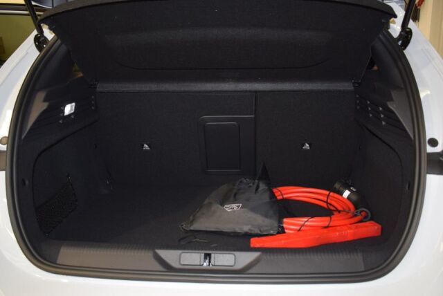 Peugeot E-308 2024 E-308 Allure 54 kwh  156 Automaatti *   2xrenkaat *