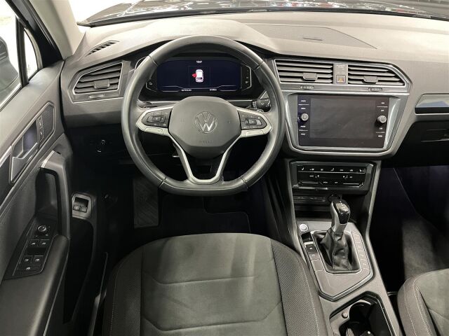 VOLKSWAGEN TIGUAN 2023 Style Business eHybrid 180 kW DSG-automaatti, 1-omisteinen, lasikatto, takuu! Vähän ajettu yksilö!