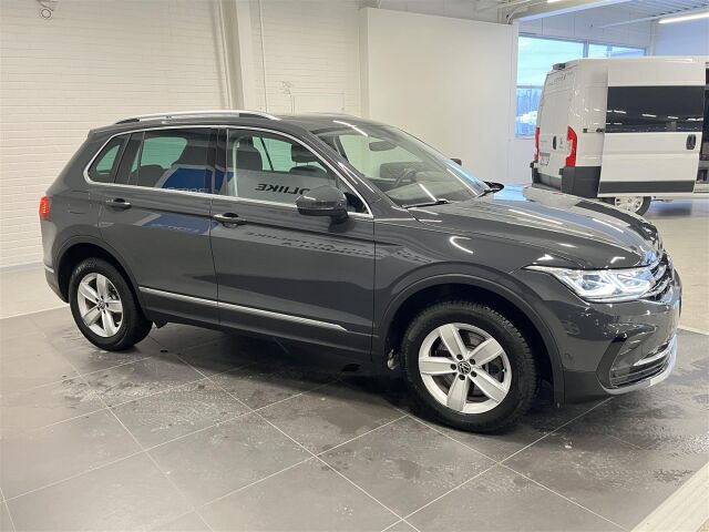 VOLKSWAGEN TIGUAN 2023 Style Business eHybrid 180 kW DSG-automaatti, 1-omisteinen, lasikatto, takuu! Vähän ajettu yksilö!