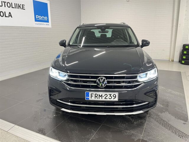 VOLKSWAGEN TIGUAN 2023 Style Business eHybrid 180 kW DSG-automaatti, 1-omisteinen, lasikatto, takuu! Vähän ajettu yksilö!