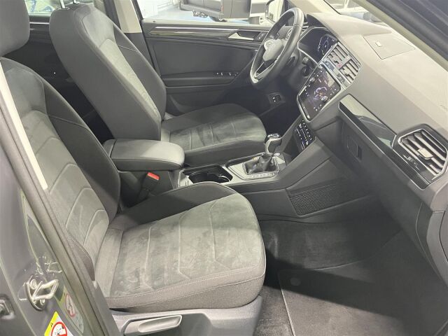 VOLKSWAGEN TIGUAN 2023 Style Business eHybrid 180 kW DSG-automaatti, 1-omisteinen, lasikatto, takuu! Vähän ajettu yksilö!