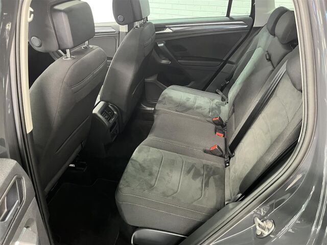 VOLKSWAGEN TIGUAN 2023 Style Business eHybrid 180 kW DSG-automaatti, 1-omisteinen, lasikatto, takuu! Vähän ajettu yksilö!