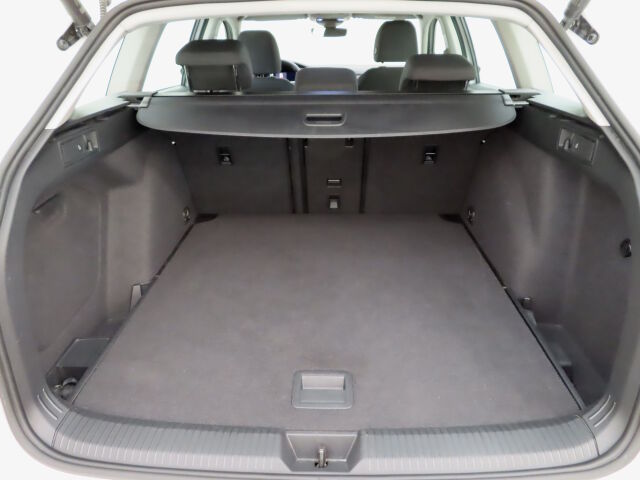 Volkswagen Golf 2023 Variant Comfort Business 1,0 eTSI 81 kW DSG-automaatti