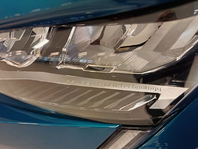 Peugeot 408 2024 Allure PureTech 130 EAT8-automaatti