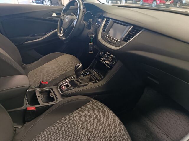 OPEL Grandland X 2020 Comfort 130 Turbo A**ON SE VAIN TYYLIKÄS CITYMAASTURI AUTOMAATTIVAIHTEISTOLLA**