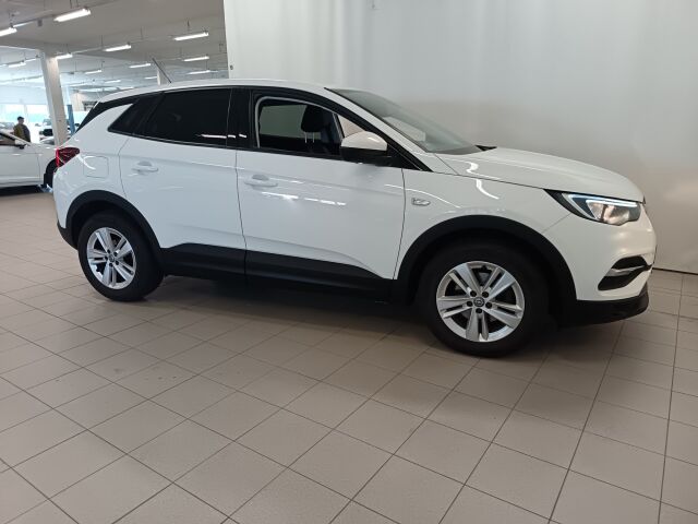 OPEL Grandland X 2020 Comfort 130 Turbo A**ON SE VAIN TYYLIKÄS CITYMAASTURI AUTOMAATTIVAIHTEISTOLLA**