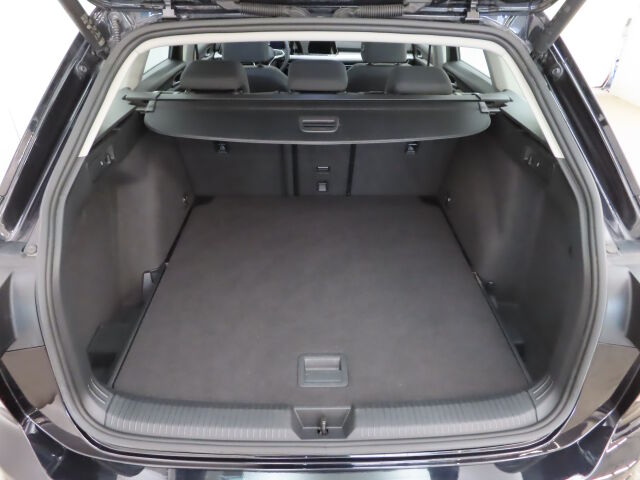 Volkswagen Golf 2024 Variant Comfort Business 1,0 eTSI (MHEV) 81 kW DSG-automaatti