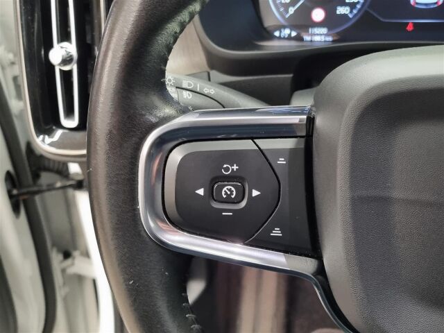 VOLVO XC40 2020 T5 TwE Inscription aut / ACC / Navi / P-kamera / Koukku / Nahkapenkit
