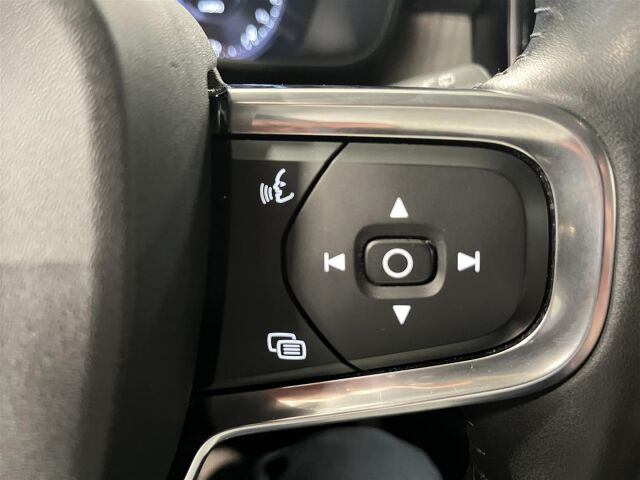 VOLVO XC40 2020 T5 TwE Inscription aut / ACC / Navi / P-kamera / Koukku / Nahkapenkit