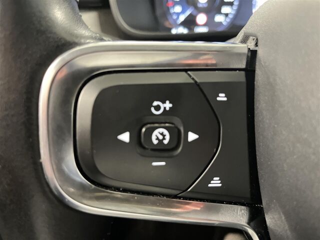 VOLVO XC40 2020 T5 TwE Inscription aut / ACC / Navi / P-kamera / Koukku / Nahkapenkit