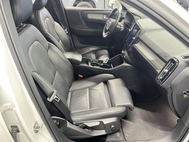 VOLVO XC40 2020 T5 TwE Inscription aut / ACC / Navi / P-kamera / Koukku / Nahkapenkit