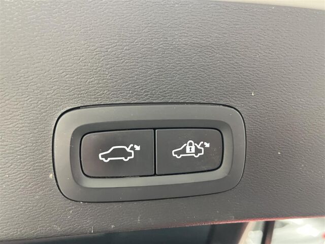 VOLVO XC40 2020 T5 TwE Inscription aut / ACC / Navi / P-kamera / Koukku / Nahkapenkit