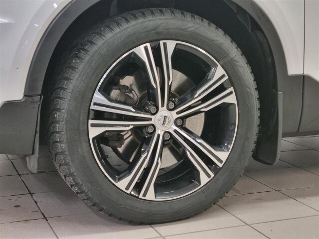 VOLVO XC40 2020 T5 TwE Inscription aut / ACC / Navi / P-kamera / Koukku / Nahkapenkit