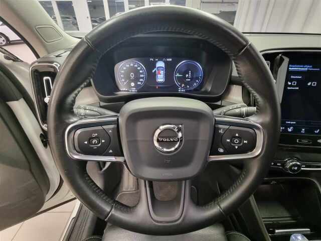 VOLVO XC40 2020 T5 TwE Inscription aut / ACC / Navi / P-kamera / Koukku / Nahkapenkit