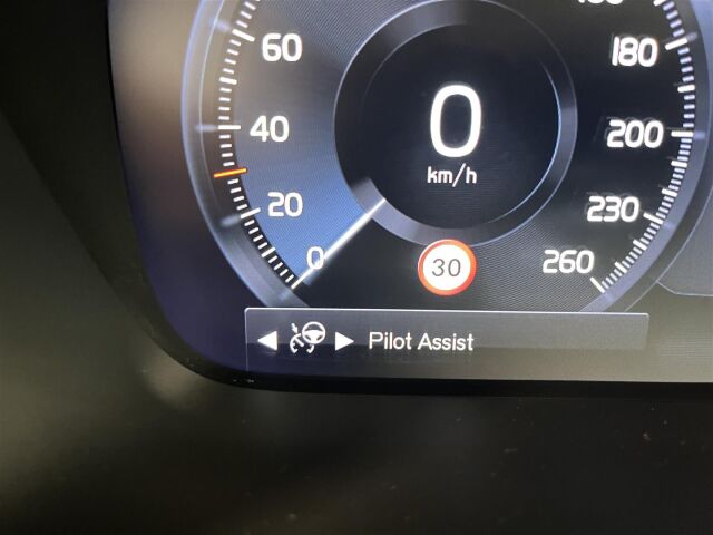 VOLVO XC40 2020 T5 TwE Inscription aut / ACC / Navi / P-kamera / Koukku / Nahkapenkit