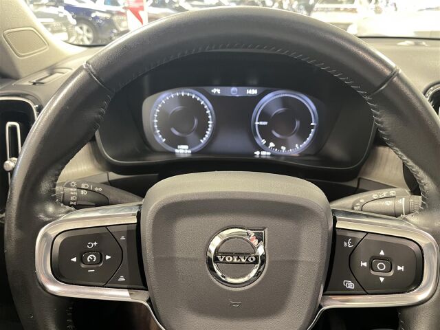 VOLVO XC40 2020 T5 TwE Inscription aut / ACC / Navi / P-kamera / Koukku / Nahkapenkit